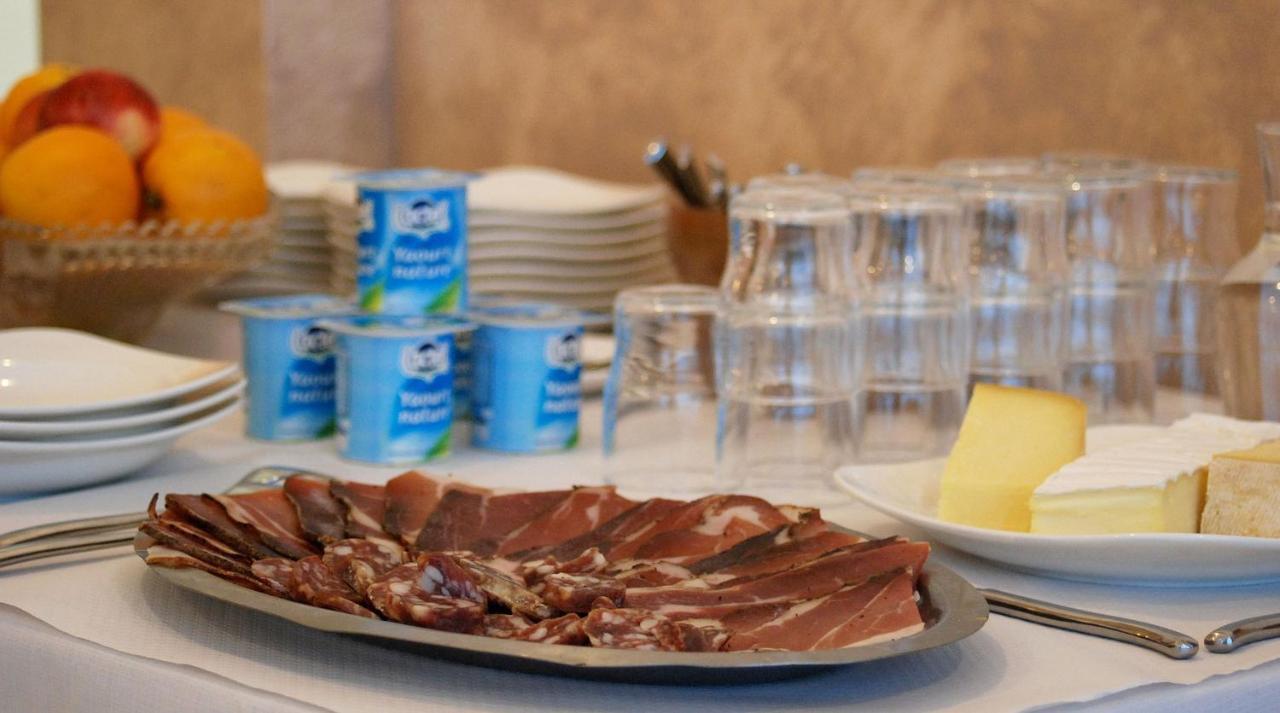 Logis Hotel Restaurant De France Сен-Женьєз-д'О Екстер'єр фото